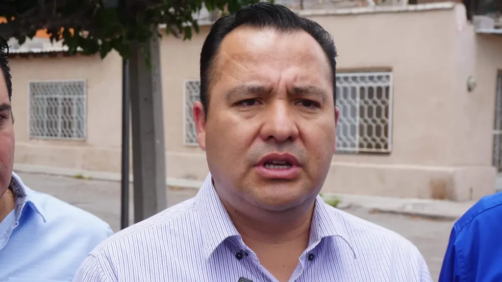 Alcalde de Delicias respalda a Maru Campos y acusa represión federal