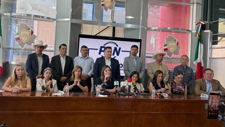 Respaldan legisladores panistas a Maru ante marcha morenista