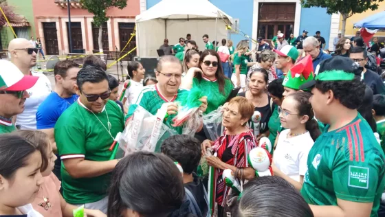 ALCALDE INAUGURA FIESTA MUNDIALISTA PARRAL