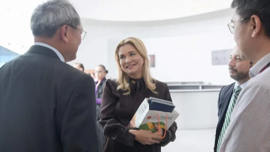 Ofrece el estado de Chihuahua certidumbre a inversionistas: Maru Campos