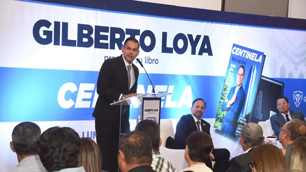 Presenta Gilberto Loya su libro “Centinela, seguridad en Chihuahua” en Palacio de Gobierno