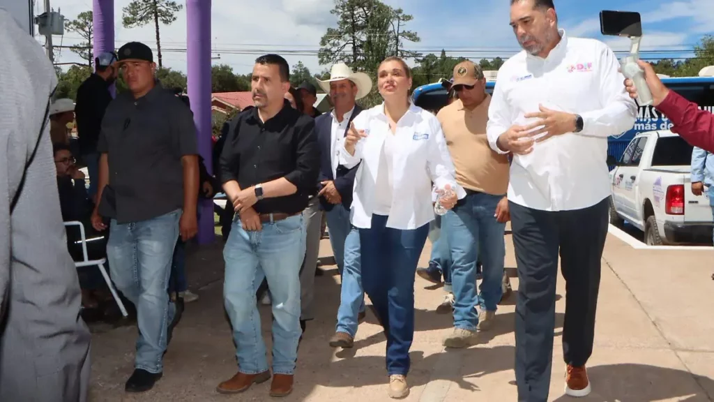 Maru Campos visita centro de rehabilitación en Madera y entrega apoyos a personas con discapacidad