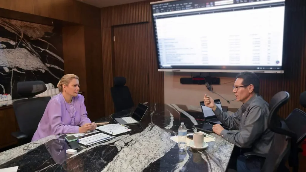 Se reúnen Maru Campos y secretario de Hacienda para dar seguimiento a la estrategia económica del estado