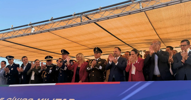 Encabeza Maru Campos desfile cívico-militar por la Independencia