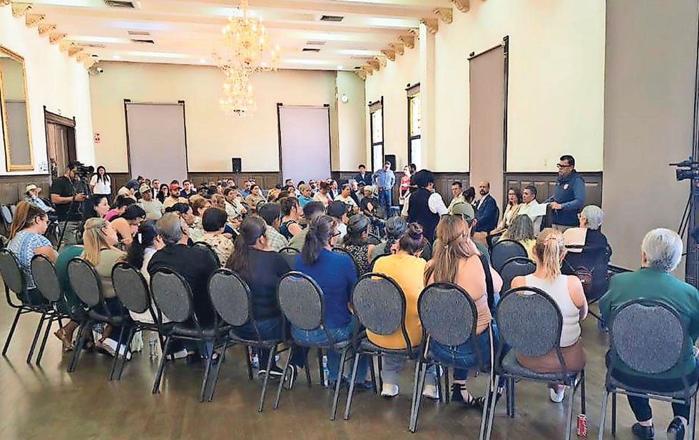 Instruye Maru Campos acompañamiento a familias